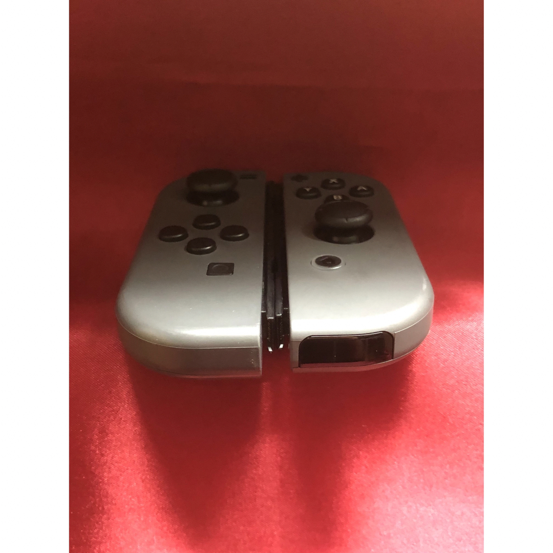 Nintendo Switch(ニンテンドースイッチ)の[安心保証]状態良品　純正ジョイコン　グレー　左右セット エンタメ/ホビーのゲームソフト/ゲーム機本体(その他)の商品写真