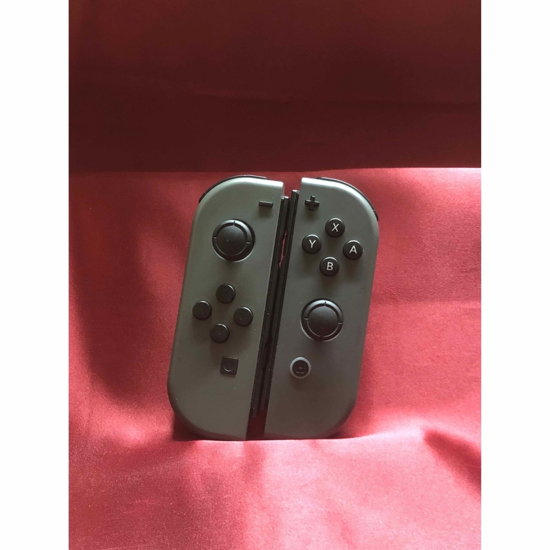 Nintendo Switch(ニンテンドースイッチ)の[安心保証]美品　純正ジョイコン　グレー　左右セット エンタメ/ホビーのゲームソフト/ゲーム機本体(その他)の商品写真