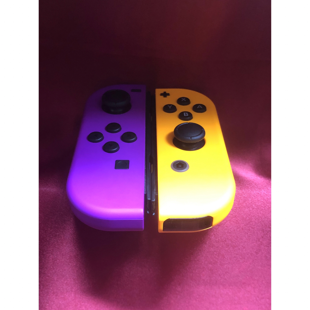 Nintendo Switch(ニンテンドースイッチ)の[安心保証]美品　純正ジョイコン　ネオンパープル Ｌ　ネオンオレンジ Ｒ エンタメ/ホビーのゲームソフト/ゲーム機本体(その他)の商品写真