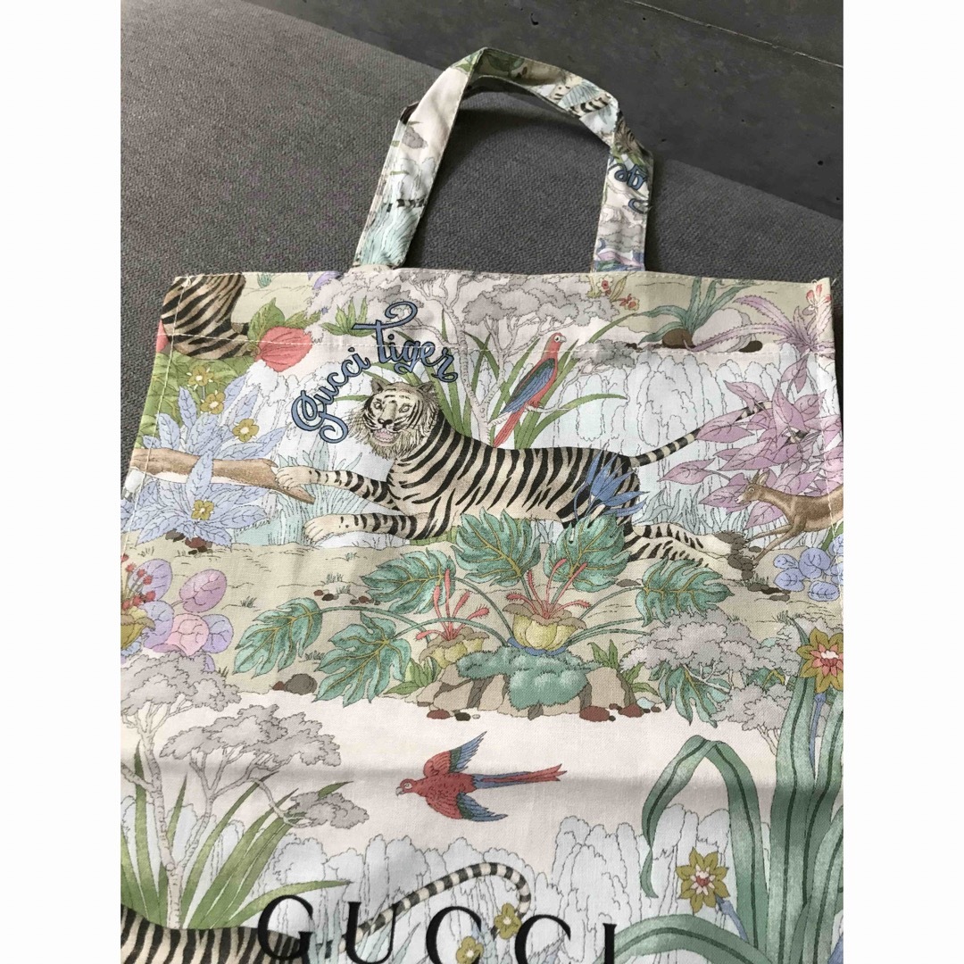 Gucci - GUCCI グッチ 限定ノベルティ 虎柄 タイガー柄エコバッグ