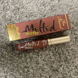 トゥフェイス(Too Faced)のトゥー　フェイスド　メルテッドリキッドマットロングウェアリップスティック(リップグロス)