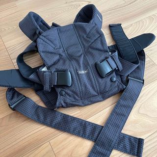 ベビービョルン(BABYBJORN)の〈処分のため値下げ〉ベビービョルン　 ベビーキャリア　ワンカイエアー　アンスラ(抱っこひも/おんぶひも)