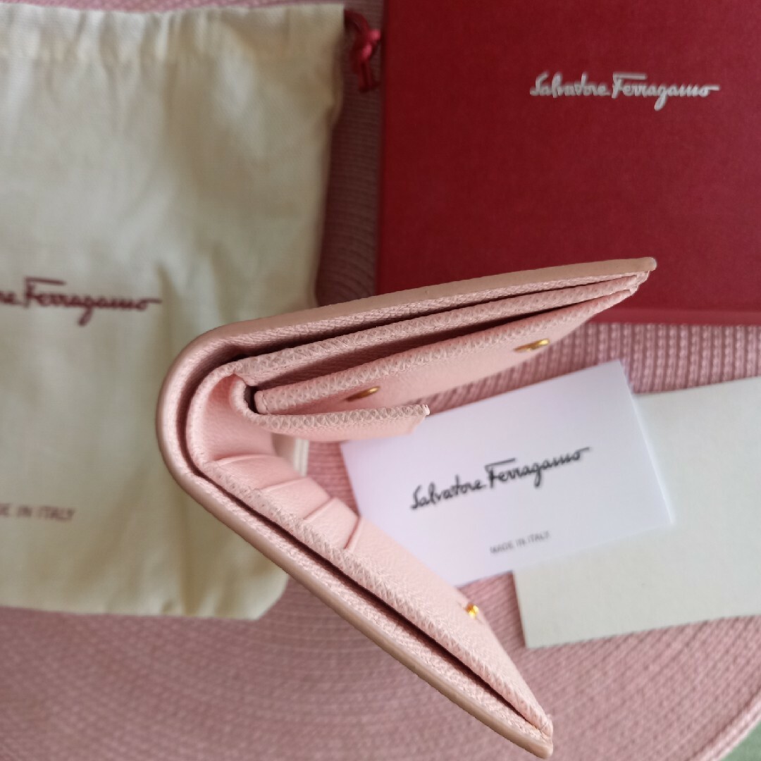 美品♡Ferragamo♡2つ折り財布♡ピンク♡リボン‥.*。.:＊