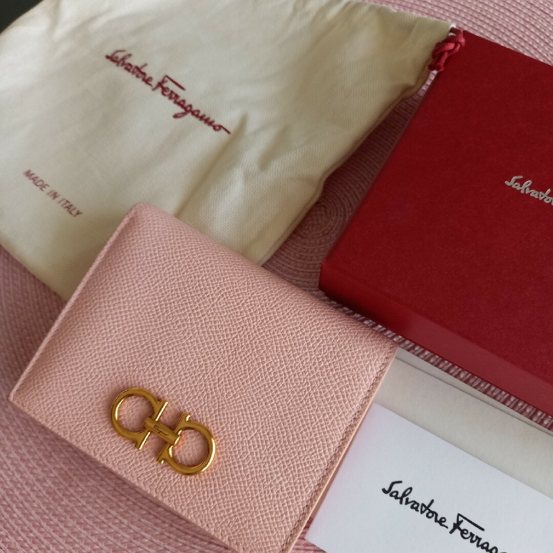 美品♡Ferragamo♡2つ折り財布♡ピンク♡リボン‥.*。.:＊