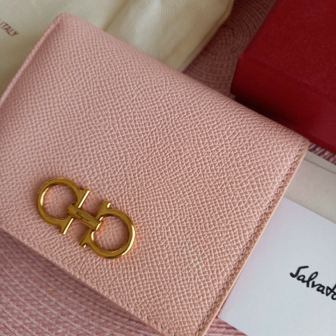 美品♡Ferragamo♡2つ折り財布♡ピンク♡リボン‥.*。.:＊