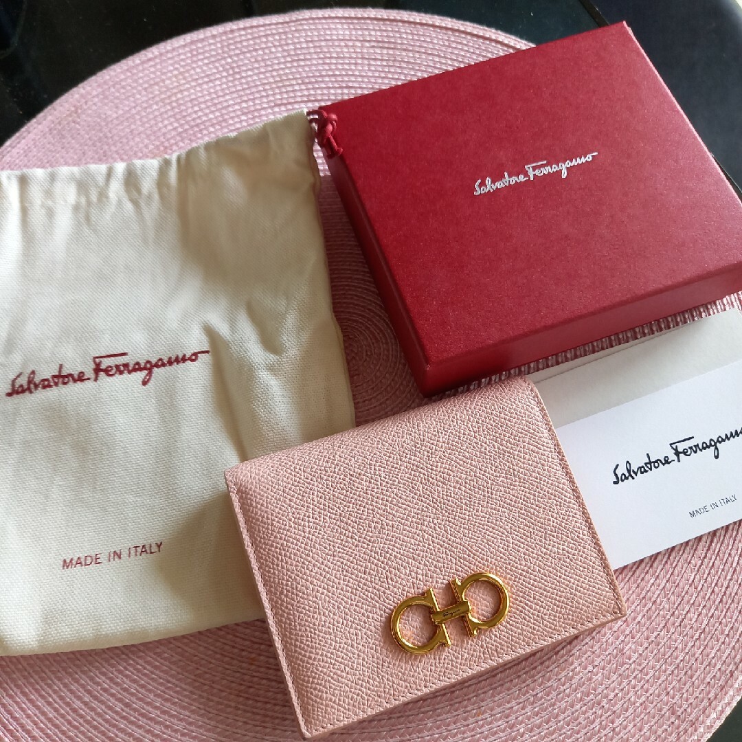 美品♡Ferragamo♡2つ折り財布♡ピンク♡リボン‥.*。.:＊