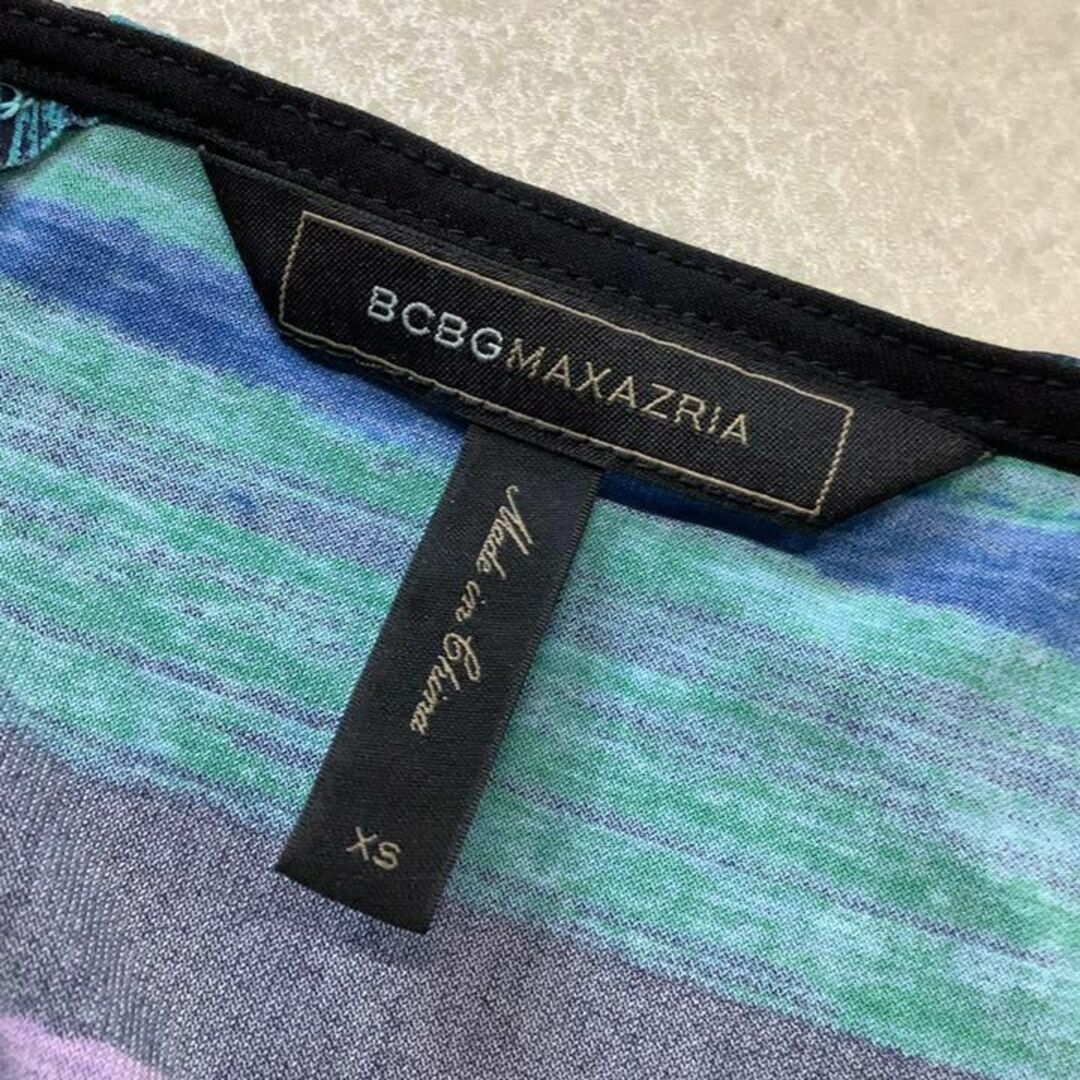 BCBGMAXAZRIA(ビーシービージーマックスアズリア)の【美品】BCBG maxazria 総柄 ワンピース ブラック ブルー系 レディースのワンピース(ひざ丈ワンピース)の商品写真