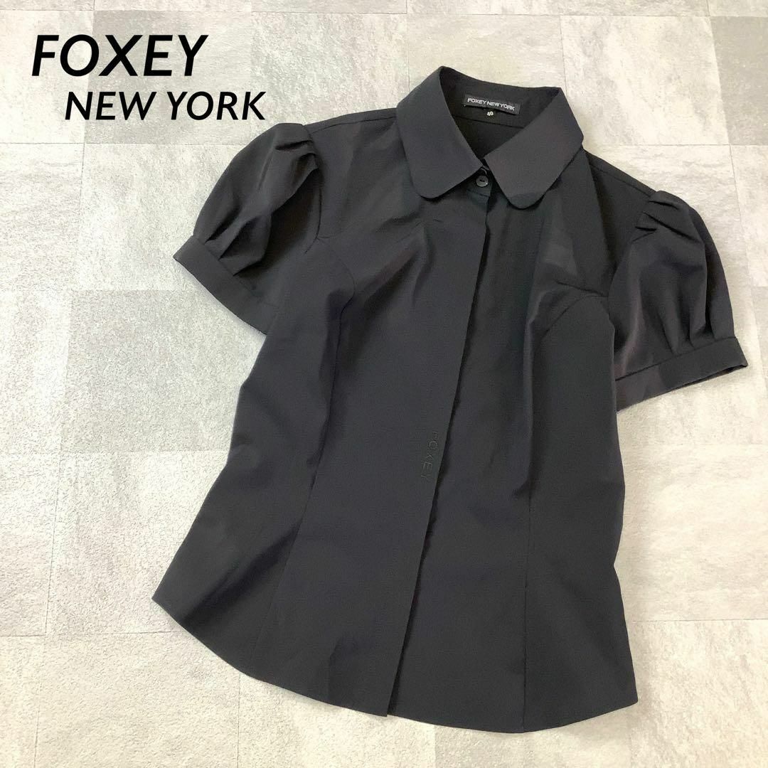 FOXEY NEW YORK(フォクシーニューヨーク)の【美品】FOXEY NEW YORK パフスリーブ 丸襟 ブラウス ブラック レディースのトップス(シャツ/ブラウス(半袖/袖なし))の商品写真