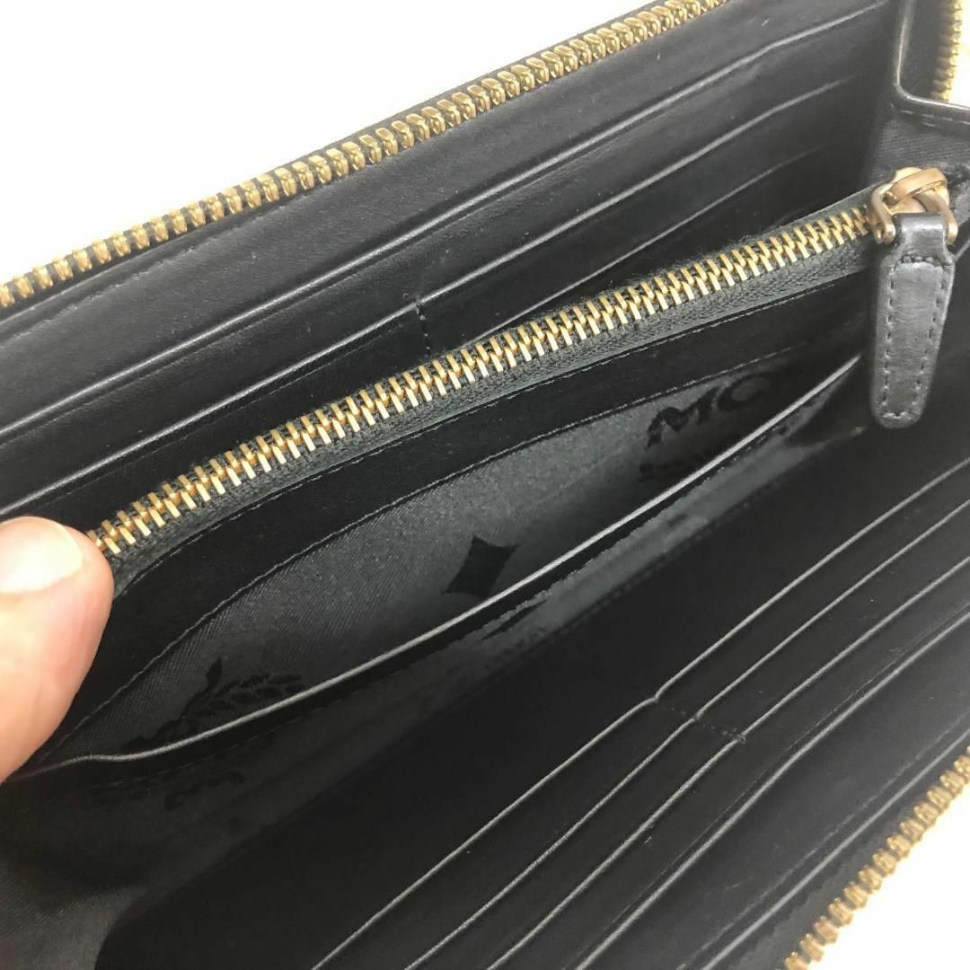 MCM(エムシーエム)のMCM エムシーエム　ラウンドファスナー長財布　スタッズ　黒 レディースのファッション小物(財布)の商品写真