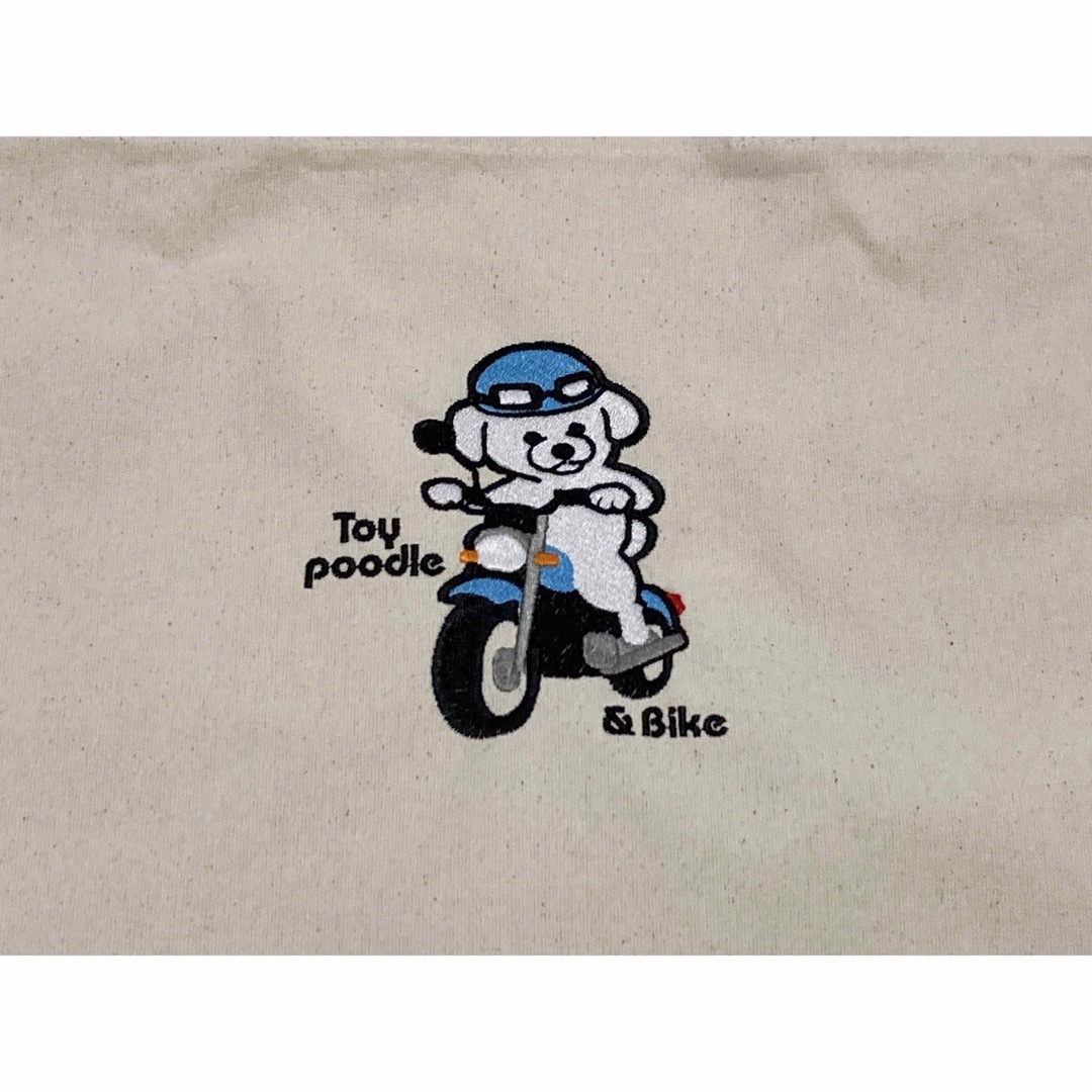 バイクに乗るトイプードルイラスト刺繍入りトートバッグ レディースのバッグ(トートバッグ)の商品写真