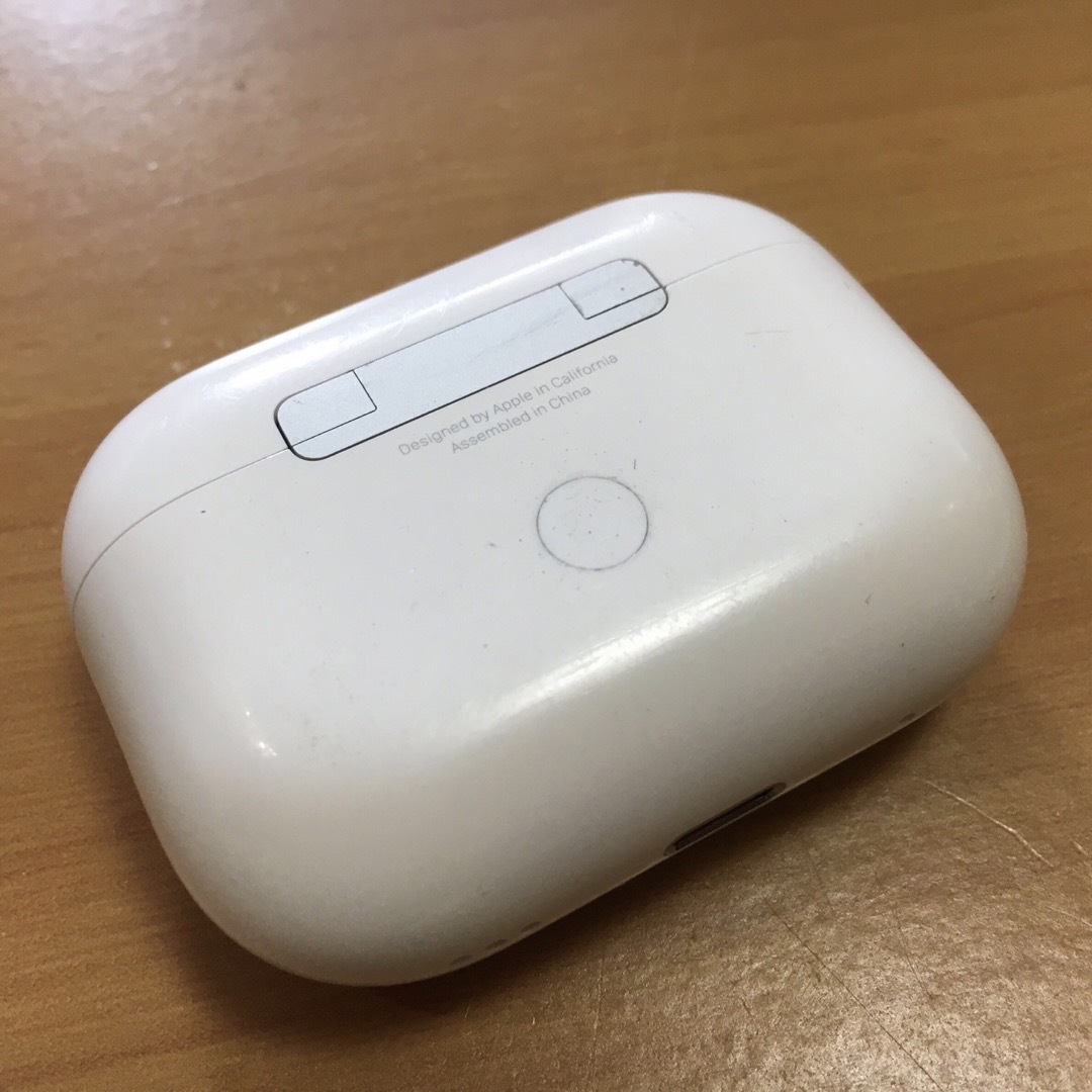 2) Apple純正 AirPods Pro 第2世代 充電ケース A2700