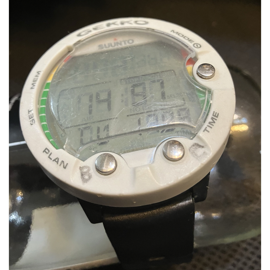 SUUNTO - suunto GEKKO ダイビングコンピュータ 中古 ホワイトの SUUNTO - suunto GEKKO ダイビングコンピュータ 中古 ホワイトの