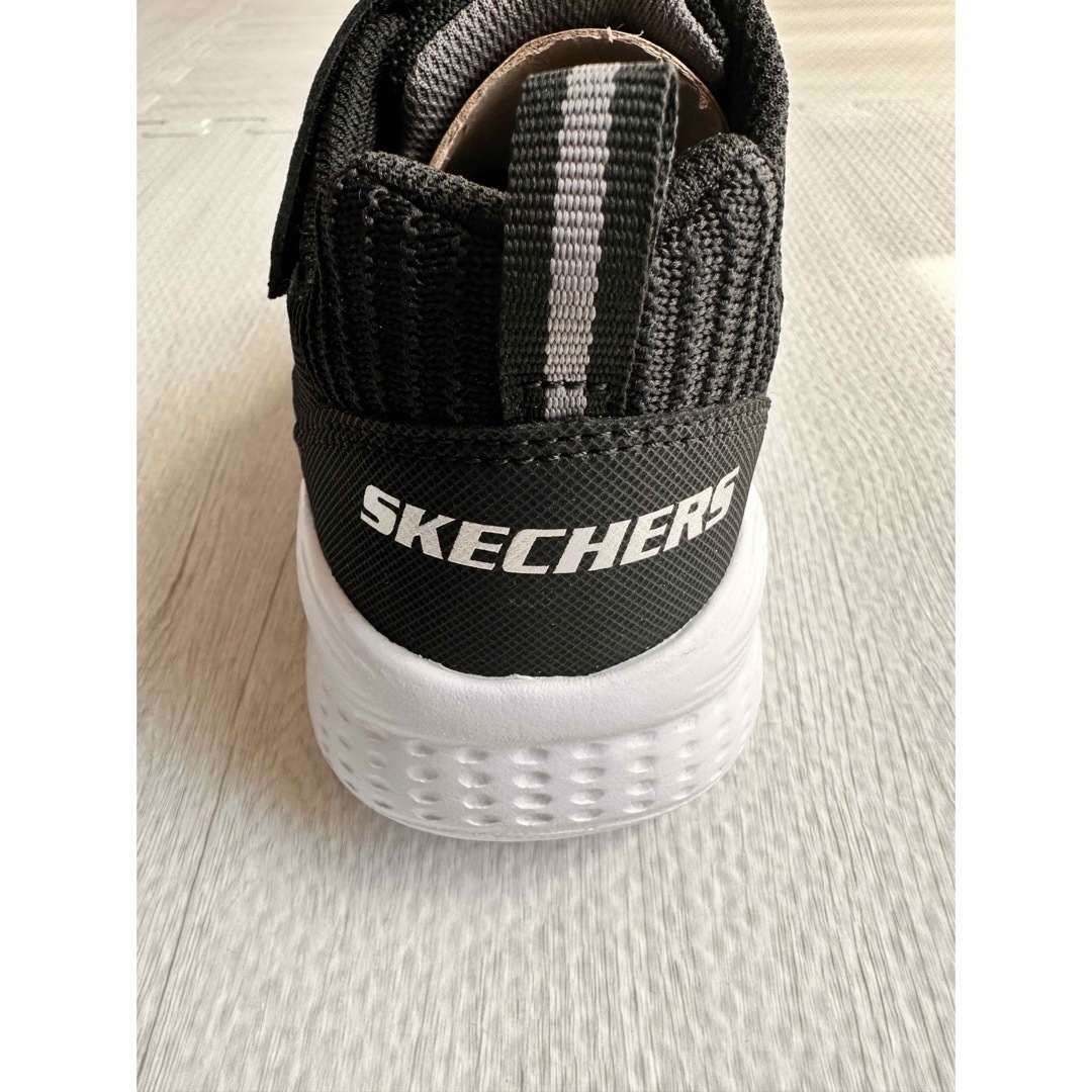 SKECHERS(スケッチャーズ)のSALE！2580円→2380円スケッチャーズ　キッズシューズ キッズ/ベビー/マタニティのキッズ靴/シューズ(15cm~)(スニーカー)の商品写真