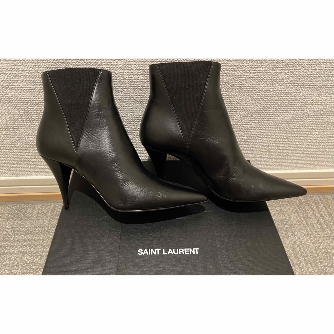 Saint Laurent(サンローラン)のサンローランSaint Laurentサイドゴアショートブーツ36サイズ23 レディースの靴/シューズ(ブーツ)の商品写真