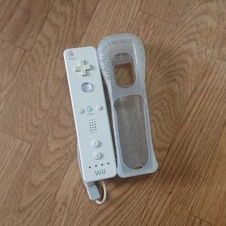 ウィー(Wii)のWiiリモコン 白 ホワイト シリコンカバー ストラップ ニンテンドー純正品(家庭用ゲーム機本体)