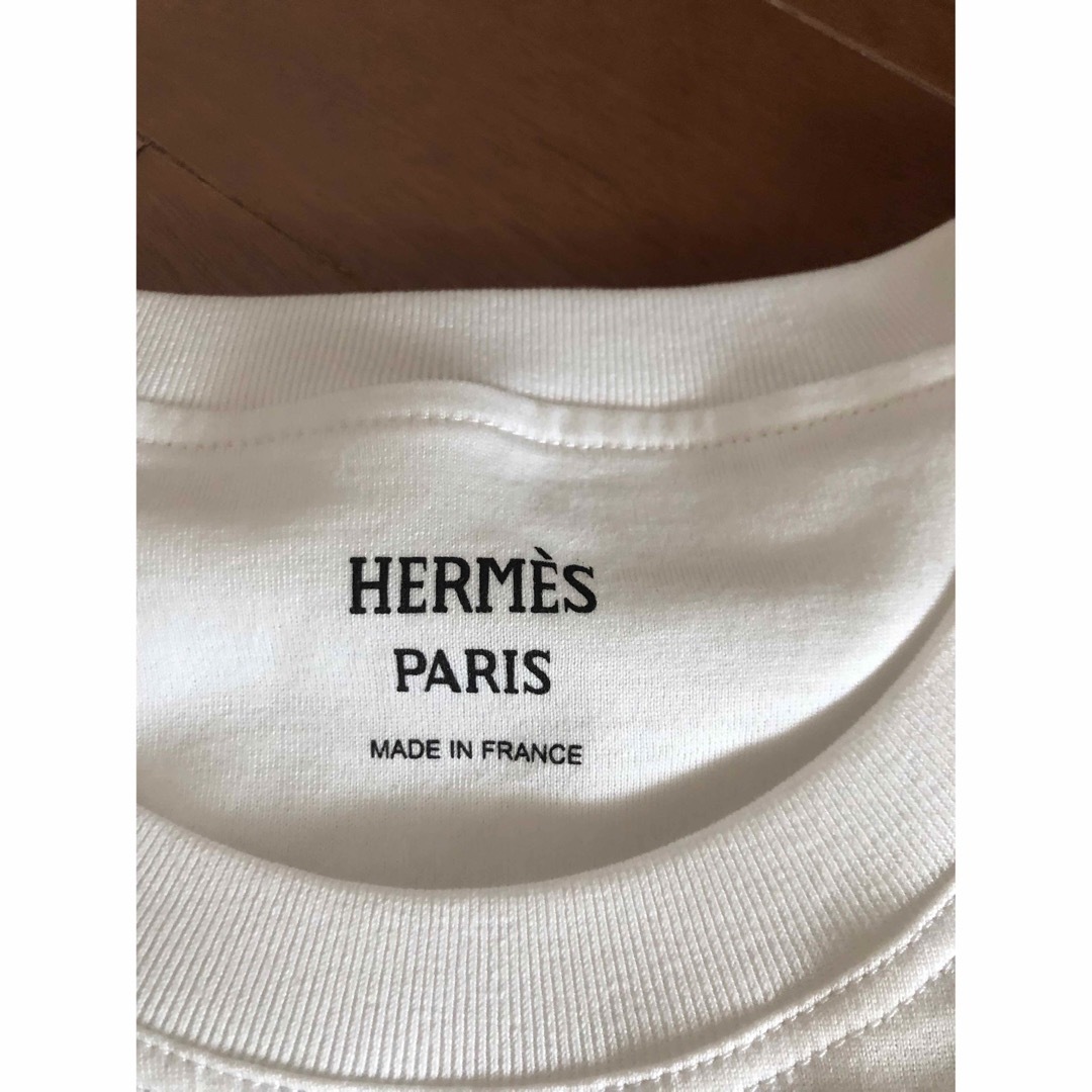 Hermes(エルメス)の定価97900円　エルメスTシャツ 刺繍ポケット 新品 レディースのトップス(Tシャツ(半袖/袖なし))の商品写真