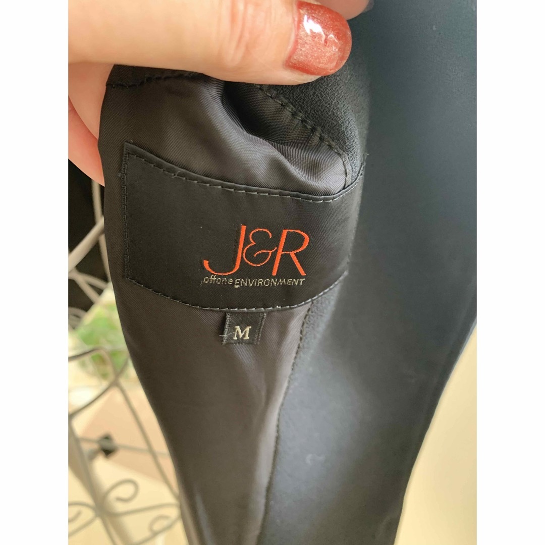 J&R(ジェイアンドアール)のJ&R ジャケット　M 黒 レディースのジャケット/アウター(テーラードジャケット)の商品写真