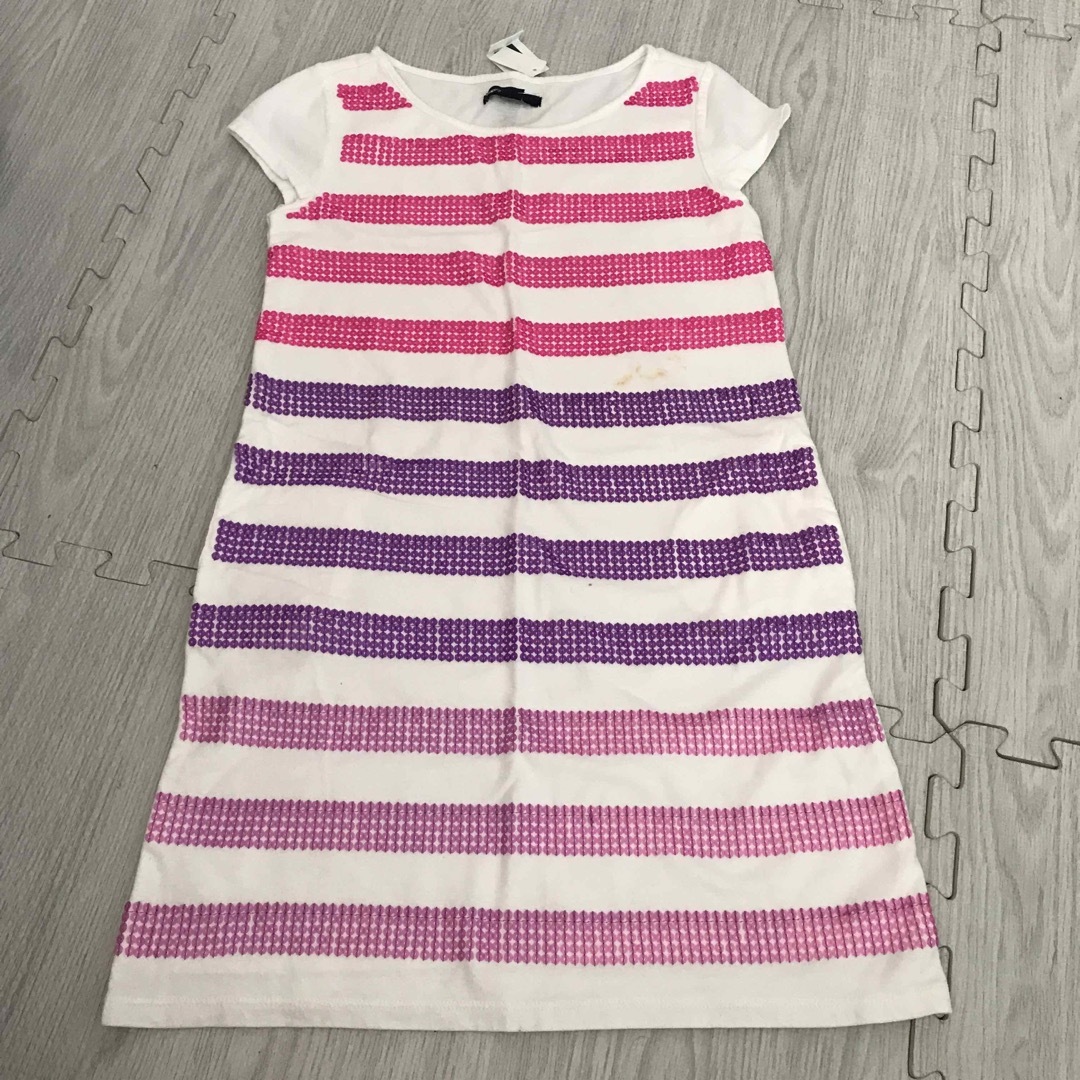 GAP Kids(ギャップキッズ)の新品　シミありGAP 130cm ワンピース スパンコール　ピンク キッズ/ベビー/マタニティのキッズ服女の子用(90cm~)(ワンピース)の商品写真