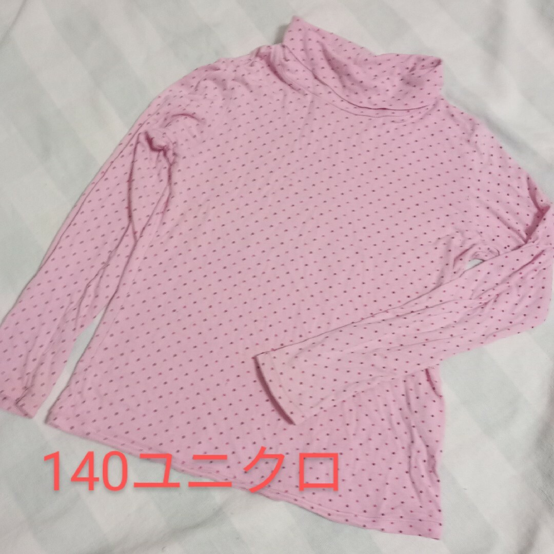 UNIQLO(ユニクロ)の140◆ユニクロ◆タートルネック長袖Tシャツ◆ピンクドット キッズ/ベビー/マタニティのキッズ服女の子用(90cm~)(Tシャツ/カットソー)の商品写真