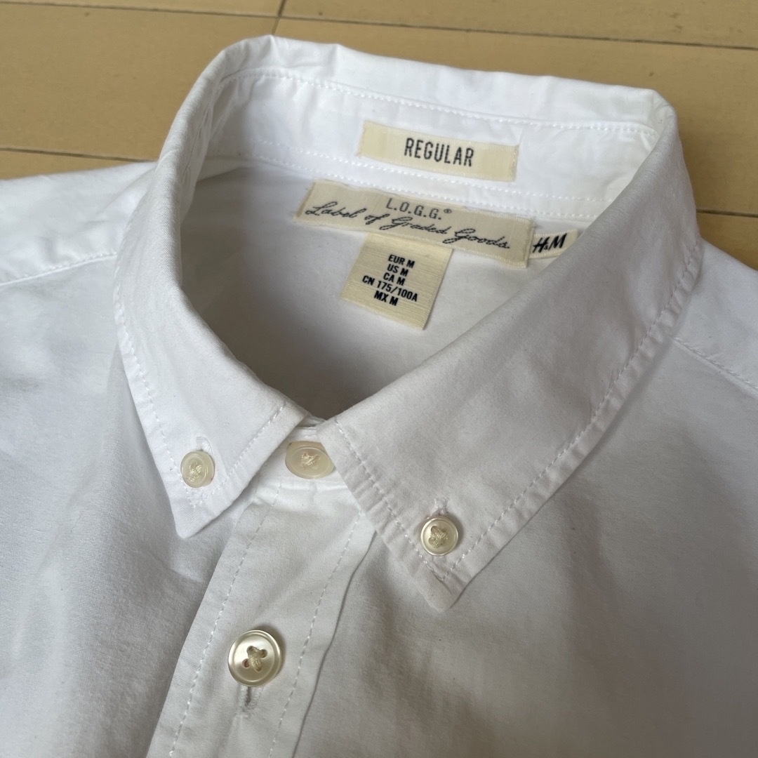 H&M(エイチアンドエム)のH&M メンズ　ボタンダウン　綿　白シャツ　Mサイズ　レギュラータイプ メンズのトップス(シャツ)の商品写真