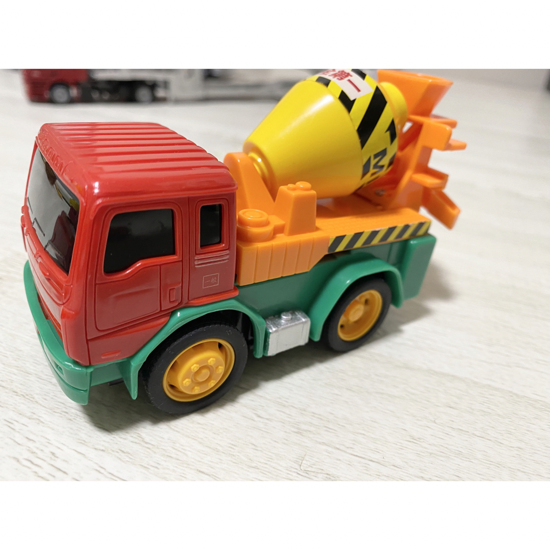 Takara Tomy(タカラトミー)の《美品》はたらく車　5個セット　トミカ キッズ/ベビー/マタニティのおもちゃ(電車のおもちゃ/車)の商品写真