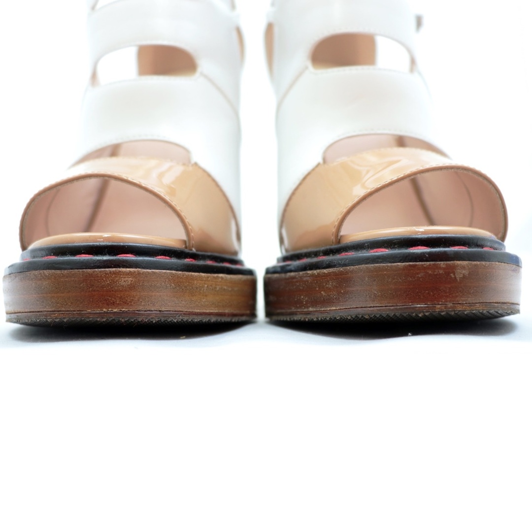 FENDI(フェンディ)の美品 フェンディ 16SS ランウェイ着用 カットアウト レザーヒールサンダル レディース 白 ベージュ 38 バイカラー パテント FENDI レディースの靴/シューズ(サンダル)の商品写真