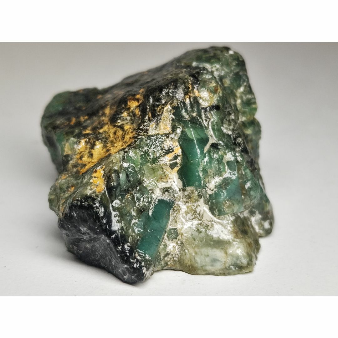 エメラルド 85g 緑柱石 鉱物 原石 自然石 鑑賞石 誕生石 水石 翡翠