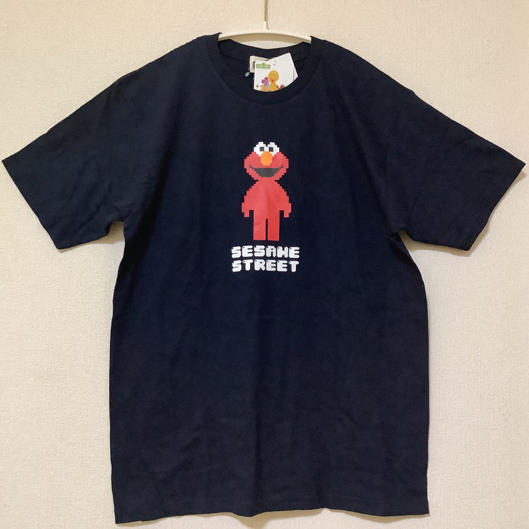 SESAME STREET(セサミストリート)の【新品タグ付き】Ｔシャツ　セサミストリート　エルモ　Lサイズ メンズのトップス(Tシャツ/カットソー(半袖/袖なし))の商品写真