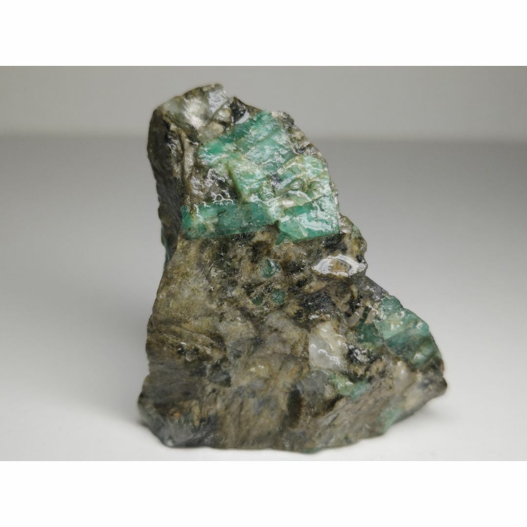 エメラルド 78g 緑柱石 鉱物 原石 自然石 鑑賞石 誕生石 水石 翡翠