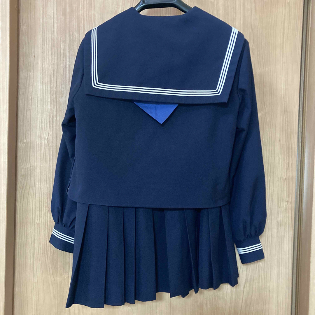 セーラー服上下セット本物　冬服4点セット　新品スカーフ付　女の子　Mサイズ レディースのレディース その他(セット/コーデ)の商品写真