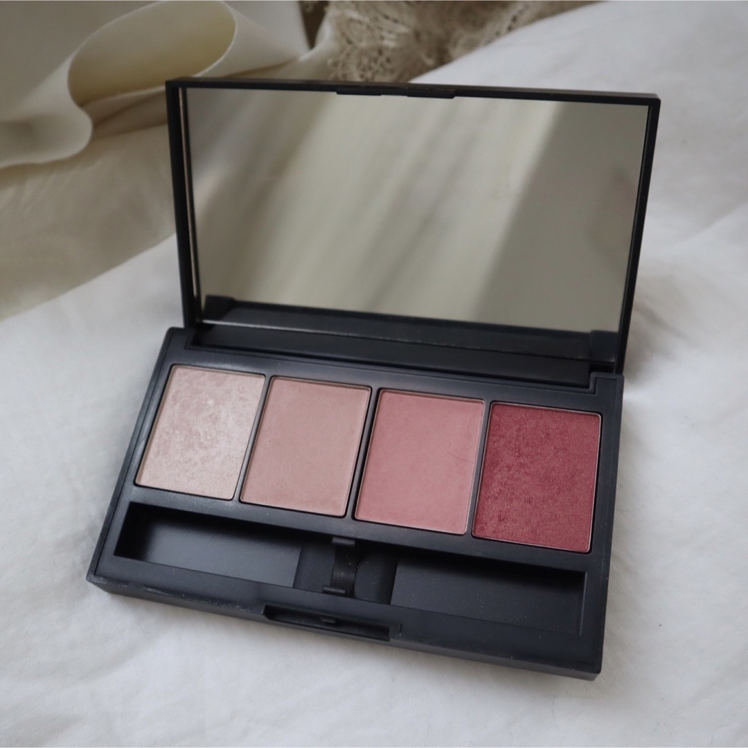 NARS(ナーズ)のNARS トゥルーストーリー チークパレット コスメ/美容のベースメイク/化粧品(チーク)の商品写真