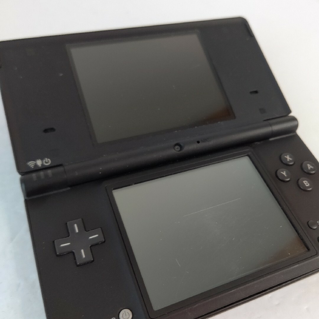 ニンテンドーDS(ニンテンドーDS)のNintendo　ニンテンドーDSi　ブラック　任天堂　ゲーム機 エンタメ/ホビーのゲームソフト/ゲーム機本体(携帯用ゲーム機本体)の商品写真