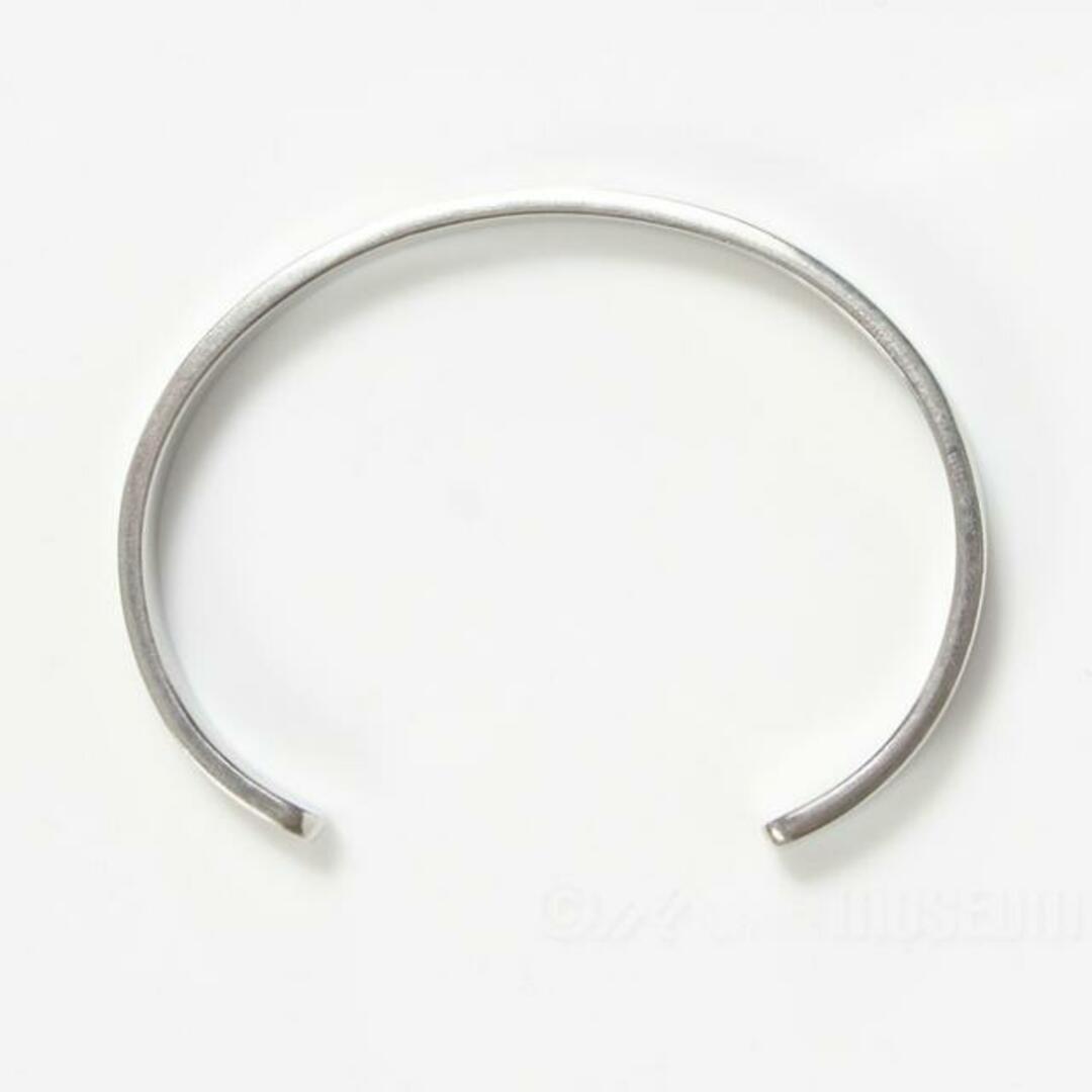 Maison Martin Margiela(マルタンマルジェラ)の【新品未使用】 Maison Margiela メゾン マルジェラ ブレスレット アクセサリー Logo cuff ロゴカフ シルバー SM1UY0065SV0158 【07/PALLADIO BURATTATO】 レディースのアクセサリー(ブレスレット/バングル)の商品写真