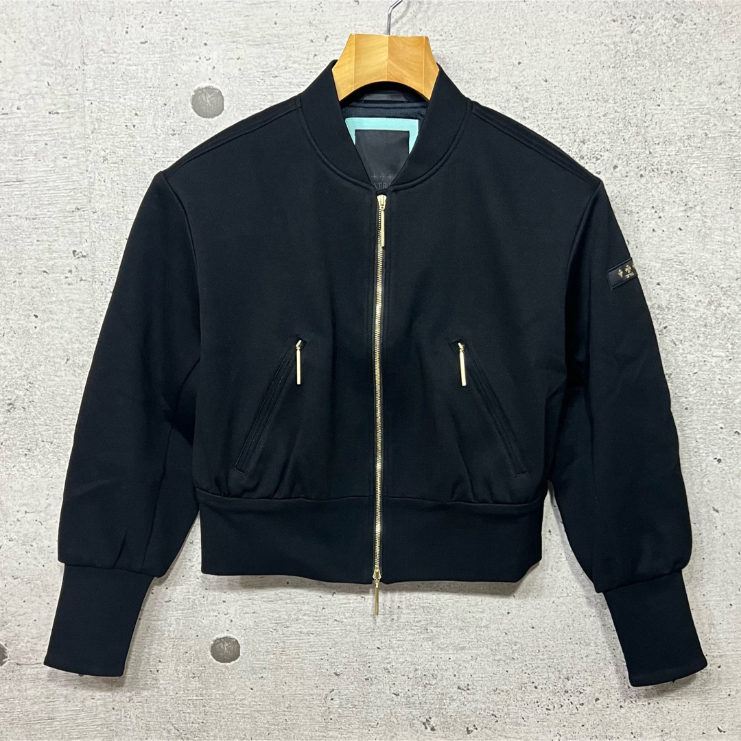新品 タトラス ショート丈ブルゾン ジャケット クロップド ブラック 新品 タトラス ショート丈ブルゾン ジャケット クロップド ブラック