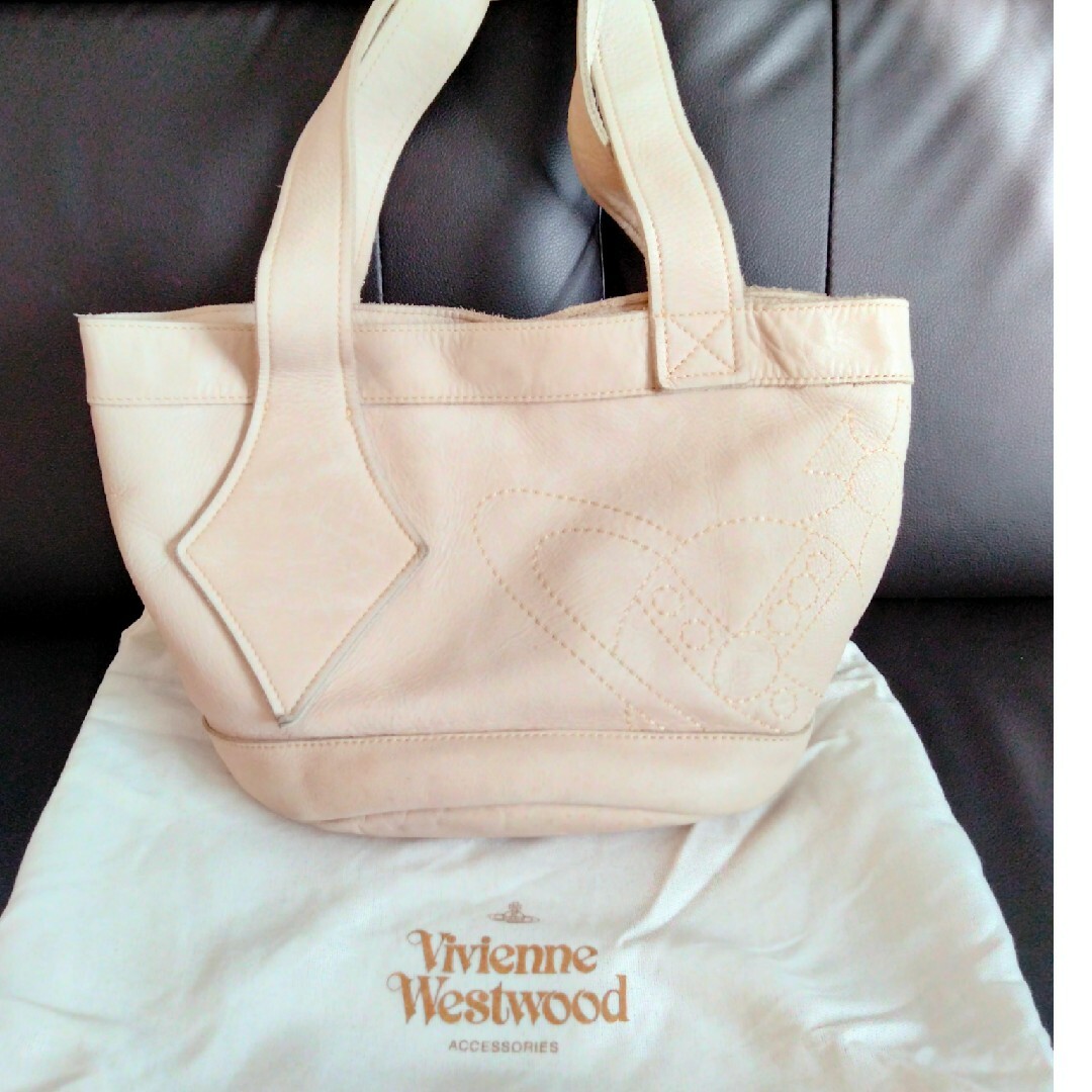 Vivienne Westwood(ヴィヴィアンウエストウッド)の※値下げ※ヴィヴィアンウエストウッド★型押し　バケツ型トートバッグ レディースのバッグ(トートバッグ)の商品写真