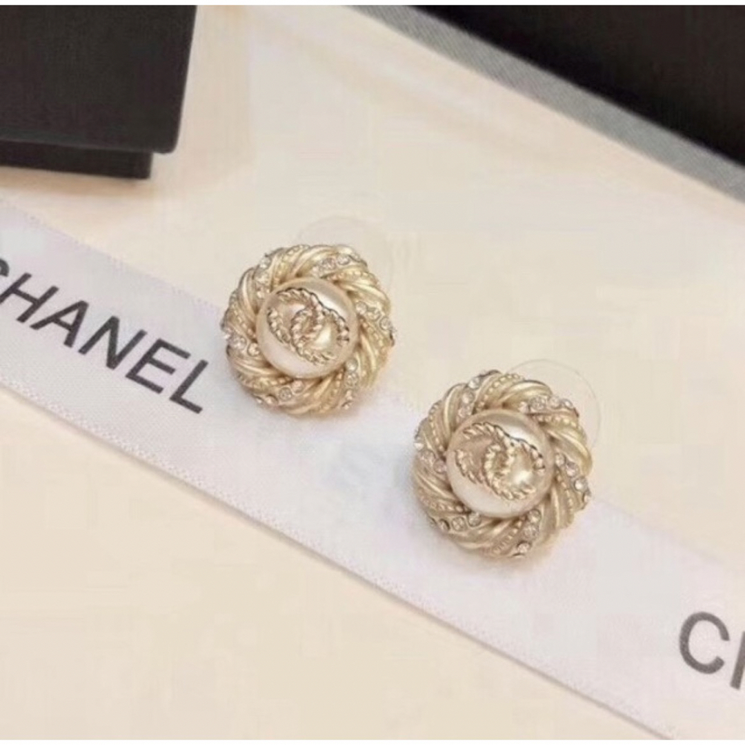 CHANEL ゴールドパールピアスアクセサリー