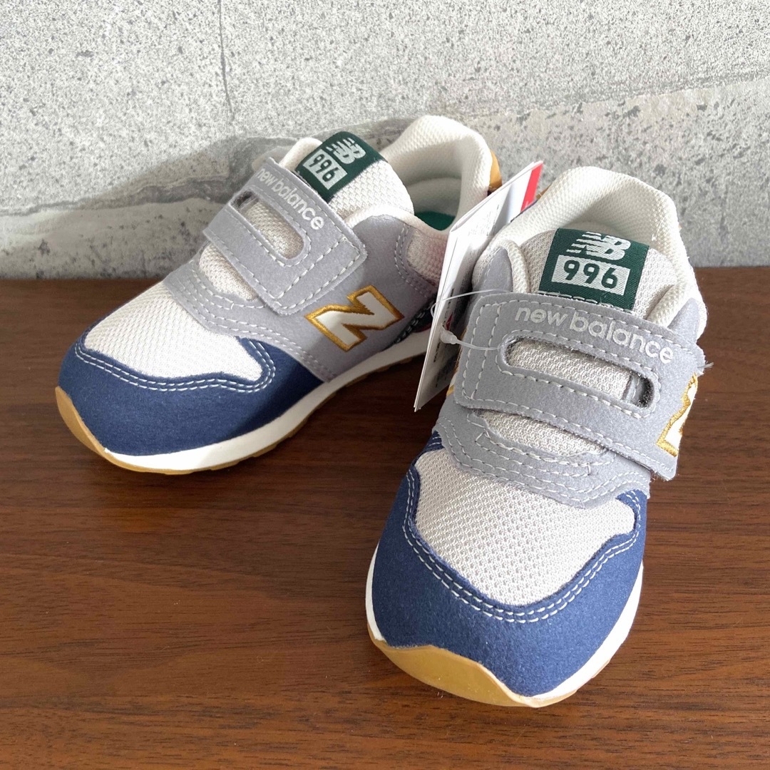 New Balance(ニューバランス)の【新品】14.5センチ グレー×ネイビー ニューバランス スニーカー キッズ キッズ/ベビー/マタニティのベビー靴/シューズ(~14cm)(スニーカー)の商品写真