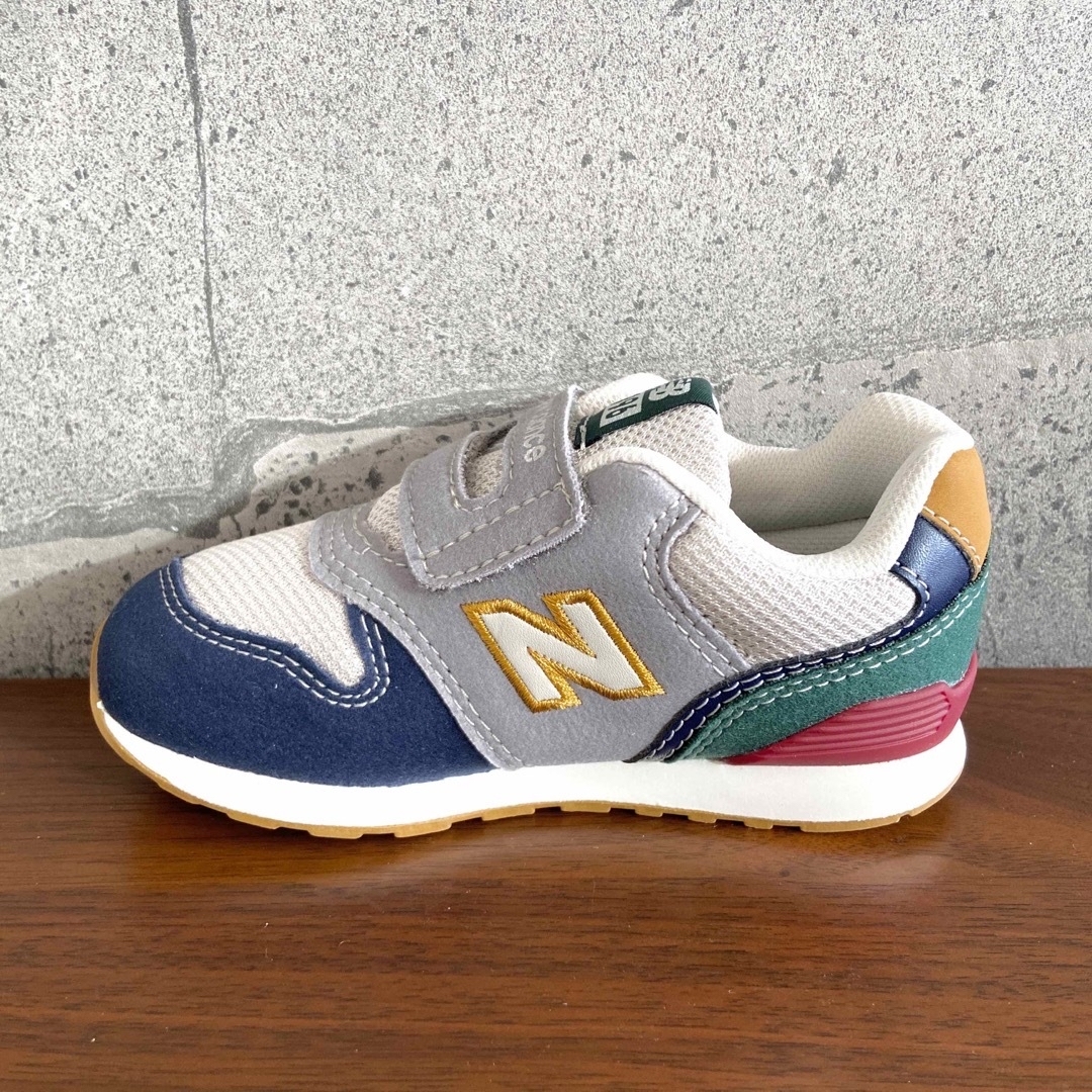 New Balance(ニューバランス)の【新品】14.5センチ グレー×ネイビー ニューバランス スニーカー キッズ キッズ/ベビー/マタニティのベビー靴/シューズ(~14cm)(スニーカー)の商品写真