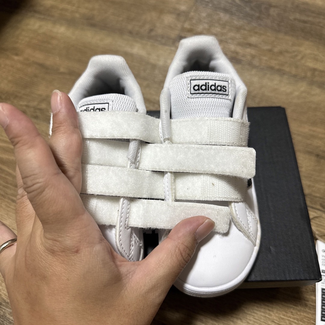 adidas(アディダス)のアディダス グランドコート I キッズ スニーカー 16cm 中古品 キッズ/ベビー/マタニティのキッズ靴/シューズ(15cm~)(スニーカー)の商品写真