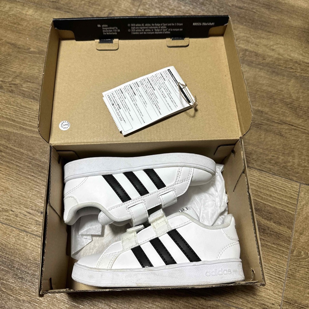 adidas(アディダス)のアディダス グランドコート I キッズ スニーカー 16cm 中古品 キッズ/ベビー/マタニティのキッズ靴/シューズ(15cm~)(スニーカー)の商品写真