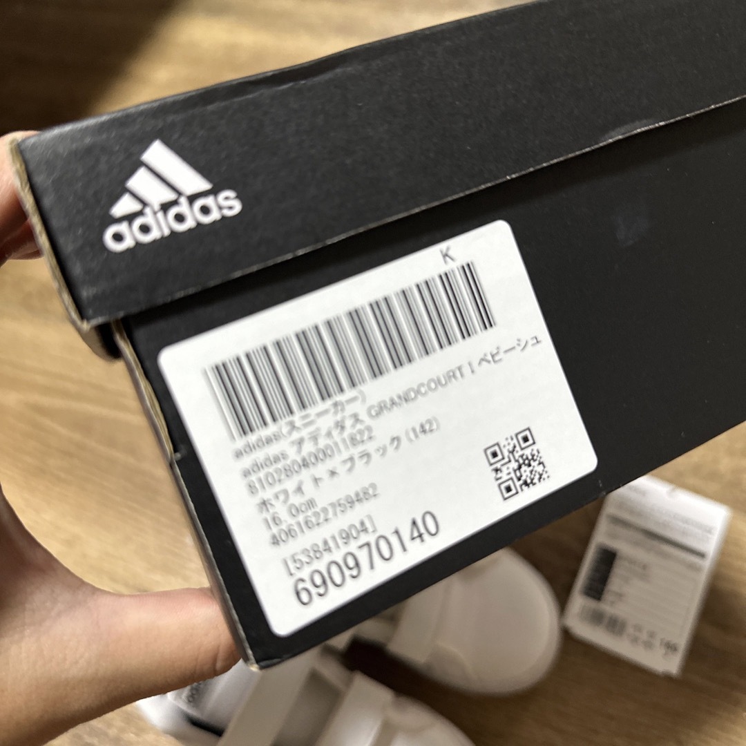 adidas(アディダス)のアディダス グランドコート I キッズ スニーカー 16cm 中古品 キッズ/ベビー/マタニティのキッズ靴/シューズ(15cm~)(スニーカー)の商品写真