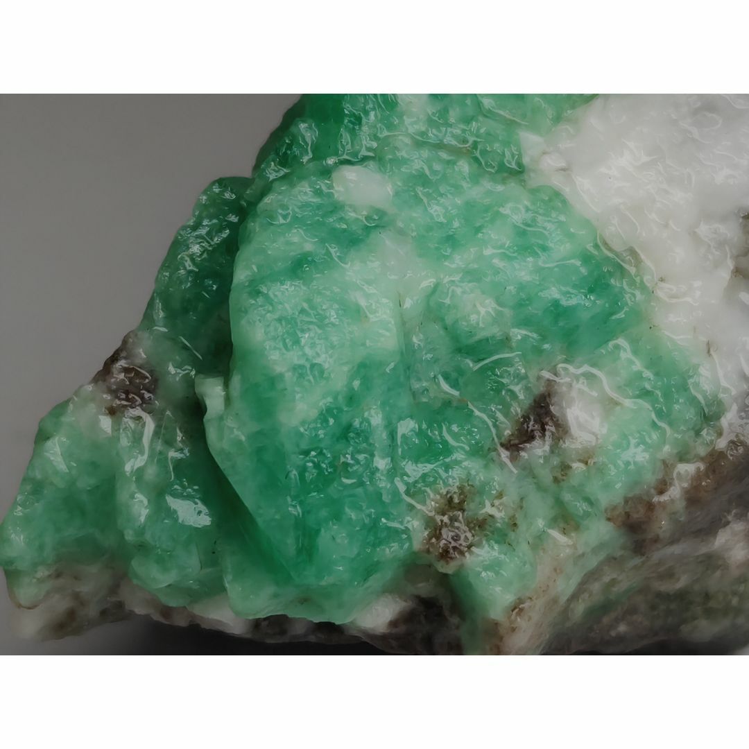 エメラルド 95g 緑柱石 鉱物 原石 自然石 鑑賞石 誕生石 水石 翡翠