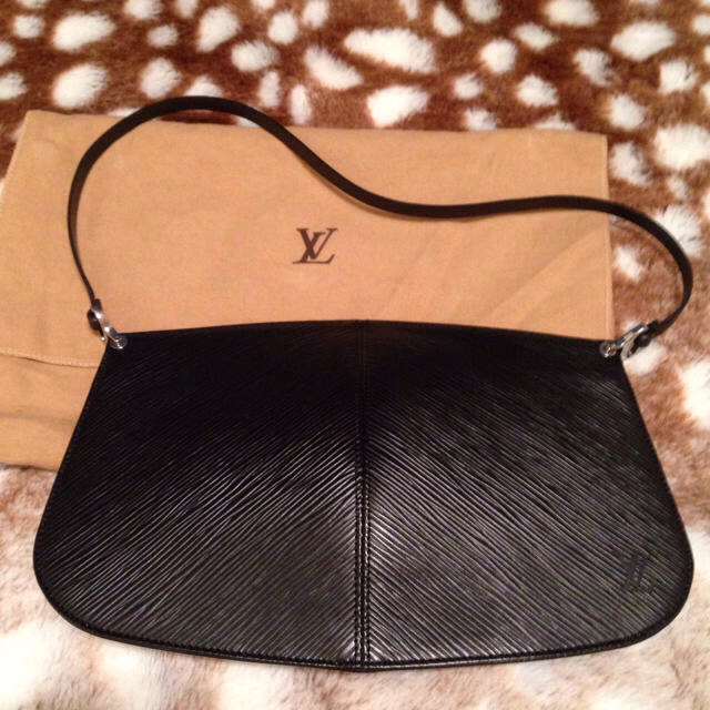LOUIS VUITTON - ルイヴィトンエピバッグ