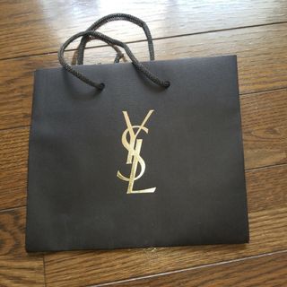 イヴサンローランボーテ(Yves Saint Laurent Beaute)のSAINT LAURENTサンローラン紙袋ショッパーです。お店からもらってきてか(ショップ袋)