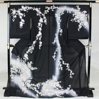 AB4195　夏物  誂仕立付訪問着　総蘇州手刺繍　”尾峨佐”謹製　黒地桜百合(着物)