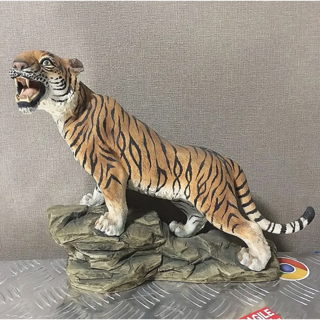 ベンガルトラの陶器 置物 動物 - nayaabhaandi.com