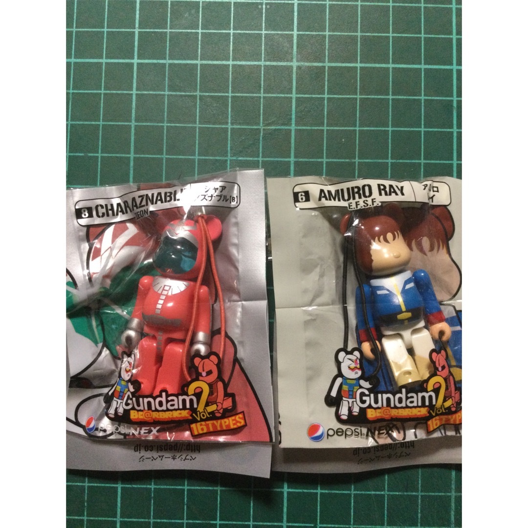 ペプシNEX ベアブリック ガンダム 2個セット エンタメ/ホビーのコレクション(ノベルティグッズ)の商品写真