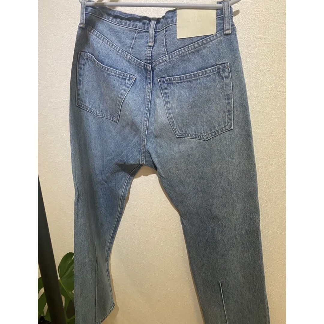 UNUSED(アンユーズド)のUNUSED センタープレスデニムパンツ メンズのパンツ(デニム/ジーンズ)の商品写真