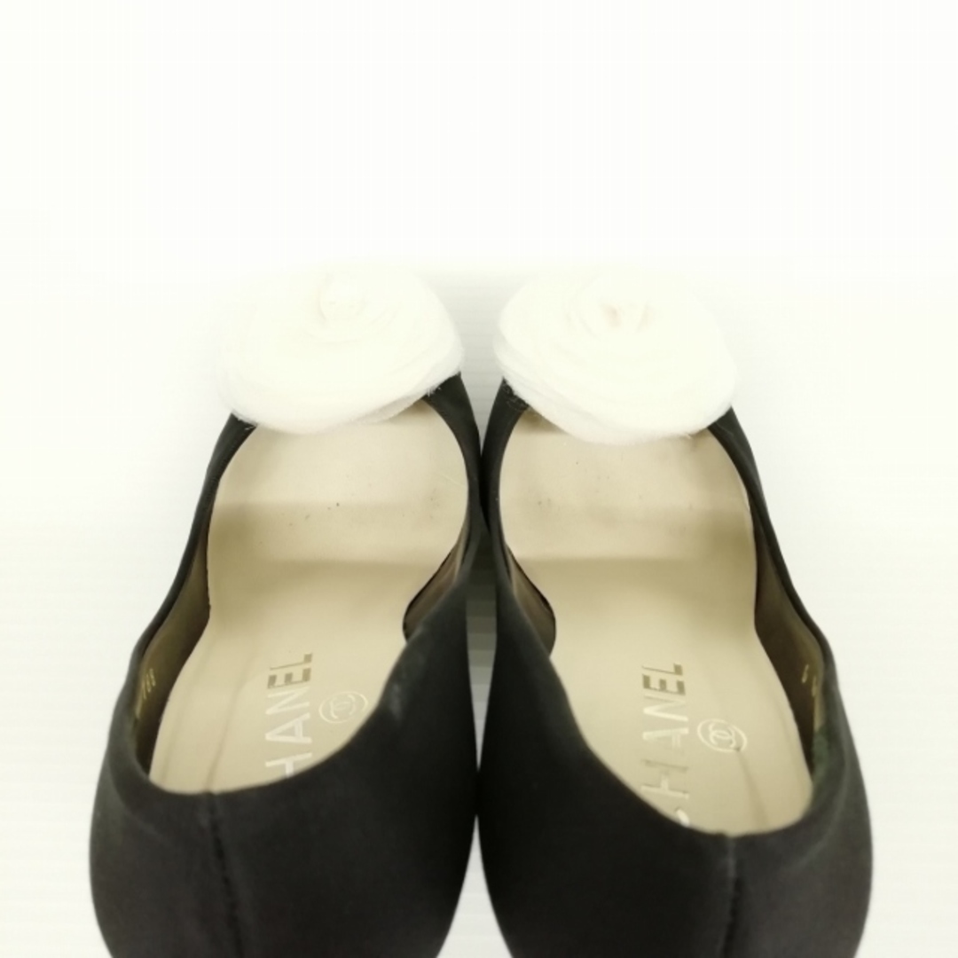 CHANEL(シャネル)のカメリア モチーフ ラウンドトゥ パンプス 34 C ブラック ホワイト レディースの靴/シューズ(ハイヒール/パンプス)の商品写真