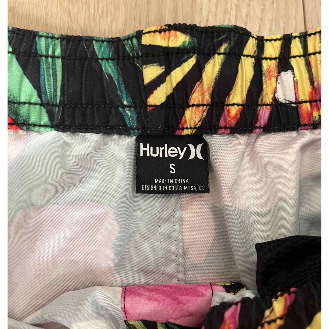 Hurley(ハーレー)のHurley ハーレー ショートパンツ 水着 ブラック 花柄 メンズの水着/浴衣(水着)の商品写真